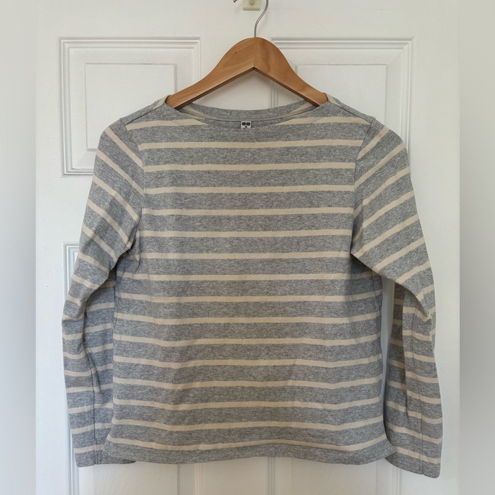 UNIQLO - Gray and Cream Striped Long Sleeve Shirt